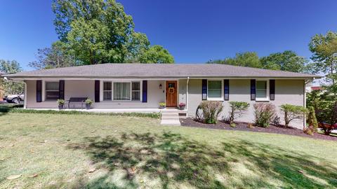 100 Forrest Hills Cir, Dickson, TN 37055