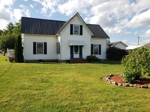 202 W Market St, Decherd, TN 37324