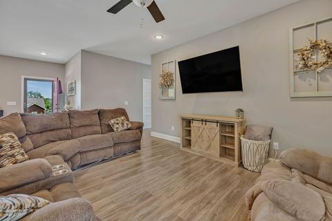 1002 Edgewood Dr, Dickson, TN 37055 photo 13