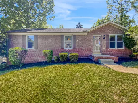 328 Cottonwood Ct, Clarksville, TN 37040