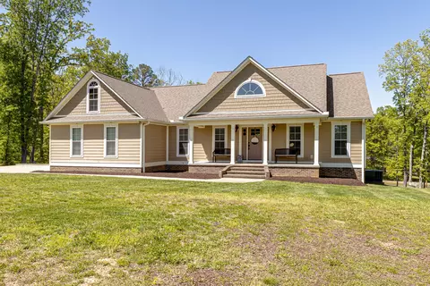 205 Lakeview Dr, Hohenwald, TN 38462