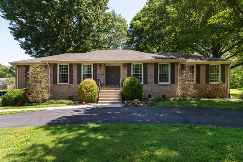 2210 Riverview Dr, Murfreesboro, TN 37129