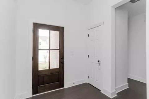 8761 Knolling Loop, Ooltewah, TN 37363 photo 2
