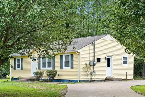 381 Treeland Dr, Clarksville, TN 37040