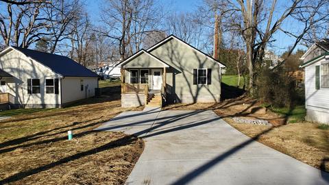 505 W Chestnut St, Dickson, TN 37055