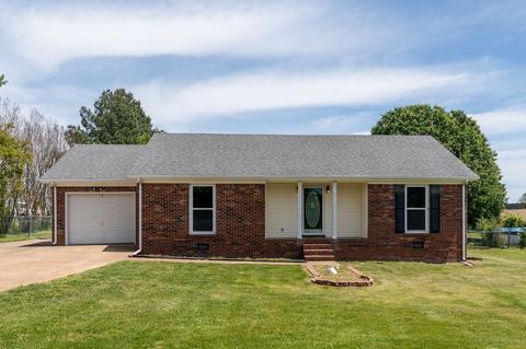 621 Edgefield Dr, Hohenwald, TN 38462