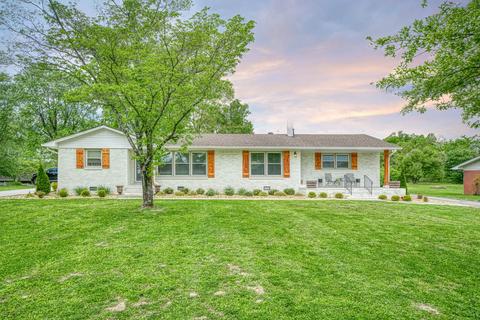 1123 S College St, Smithville, TN 37166