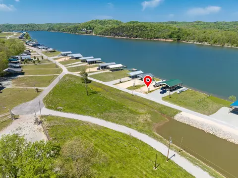1039 River Front St, Linden, TN 37096