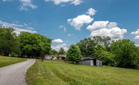 9000 Campbellsville Rd, Pulaski, TN 38478