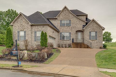1067 Lillian Ln, Gallatin, TN 37066