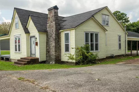 233 Tennessee Ave N, Parsons, TN 38363