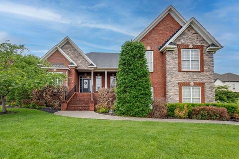 1075 Dorset Dr, Hendersonville, TN 37075