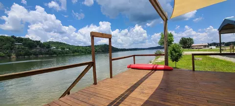 130 River Front Dr S, Clifton, TN 38425