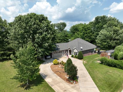 4422 Awalt Rd, Tullahoma, TN 37388