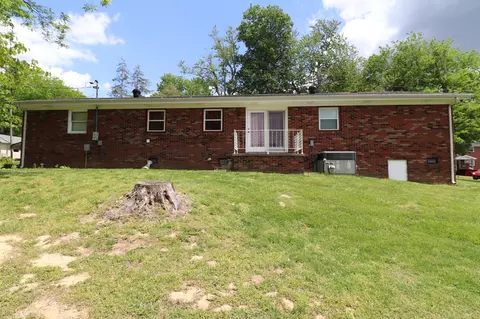 604 Lake Cir, Lafayette, TN 37083