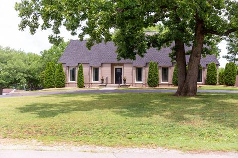 715 Westwood Dr, Lebanon, TN 37087