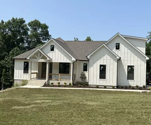 527 Crawford Rd, Burns, TN 37029