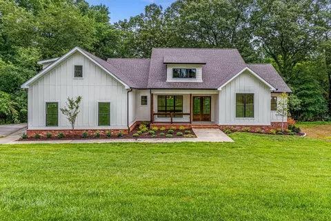 555 Crawford Rd, Burns, TN 37029