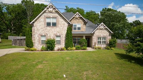 6875 Buffalo Dr, La Vergne, TN 37086