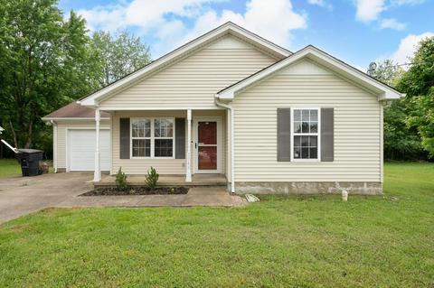 2048 Horncastle Dr, Murfreesboro, TN 37130