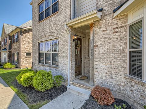 123 Savannah Ave, Pleasant View, TN 37146
