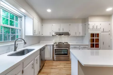 403 Shawnee Dr, Columbia, TN 38401