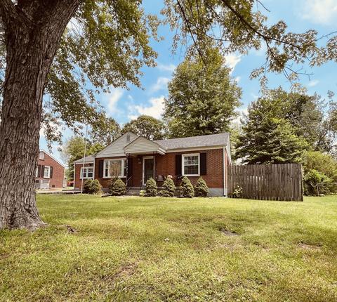 218 E Meadow Cir, Clarksville, TN 37043
