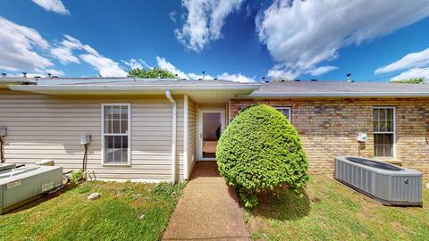 288 Lake Chateau Dr, Hermitage, TN 37076