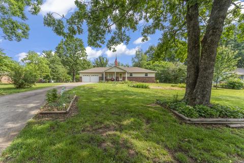 9028 E Oak Dr, Bon Aqua, TN 37025
