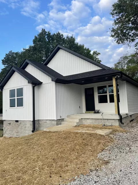 107 Fairview Ave, Cornersville, TN 37047
