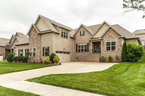1036 Luxborough Dr, Hendersonville, TN 37075