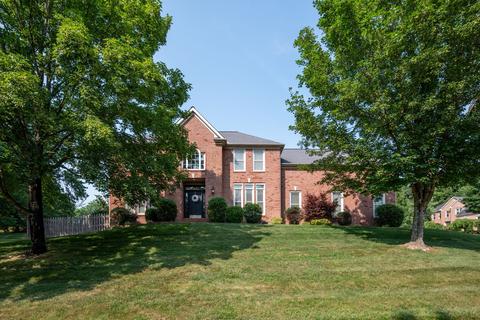 819 Overhills Dr, Old Hickory, TN 37138