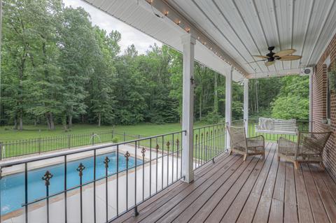 222 Greenbriar Dr, Tullahoma, TN 37388