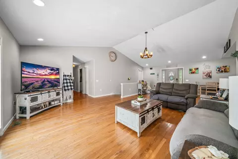 1323 Pilgrim Dr, Grimsley, TN 38565 photo 2