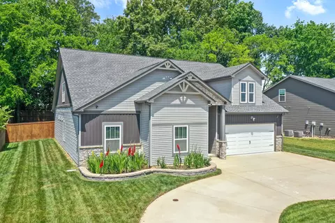 1024 Michaela Cir, Clarksville, TN 37043