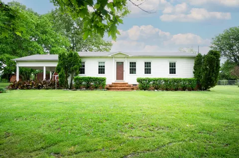 1035 Garton Rd, Burns, TN 37029