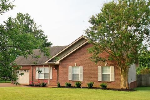 102 Gentry Dr, Portland, TN 37148