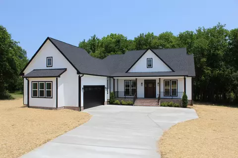 350 Thoroughbred Ln, Hartsville, TN 37074