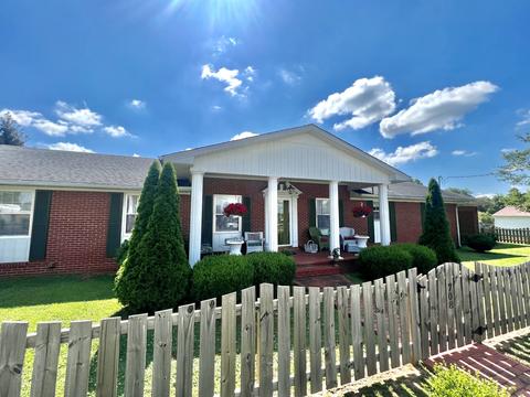 708 1st Ave, Lawrenceburg, TN 38464