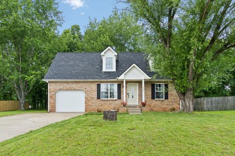 1172 Kendall Dr, Clarksville, TN 37042