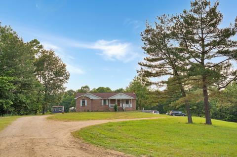 304 Edenway Rd, Dover, TN 37058