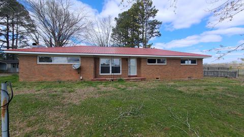 4088 Airport Dr, Lawrenceburg, TN 38464