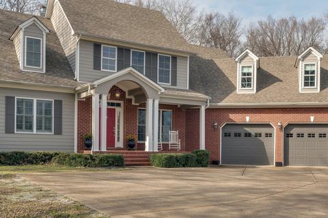 2186 Zion Rd, Columbia, TN 38401