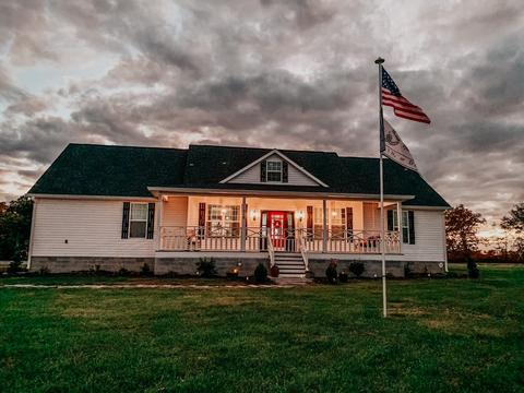 516 Isbell Ln, Decherd, TN 37324