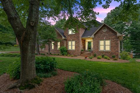 8048 Montcastle Dr, Nashville, TN 37221
