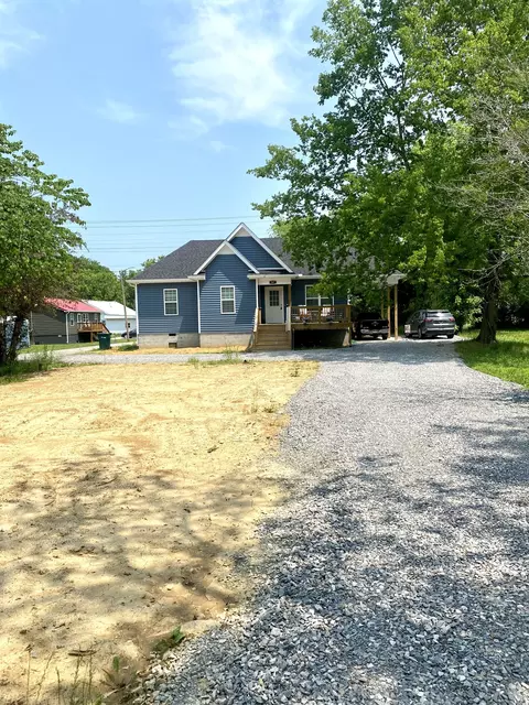 507 E Main St, Waverly, TN 37185