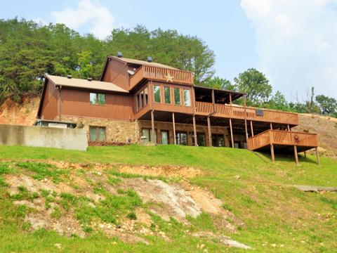 1146 Lakefront Dr, Waverly, TN 37185