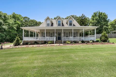 158 Southshore Dr, Jackson, TN 38305