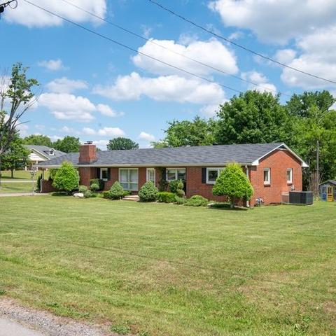 401 Vosswood Dr, Lebanon, TN 37087