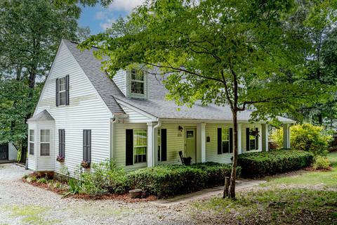 121 Oakwood Cir, Dickson, TN 37055